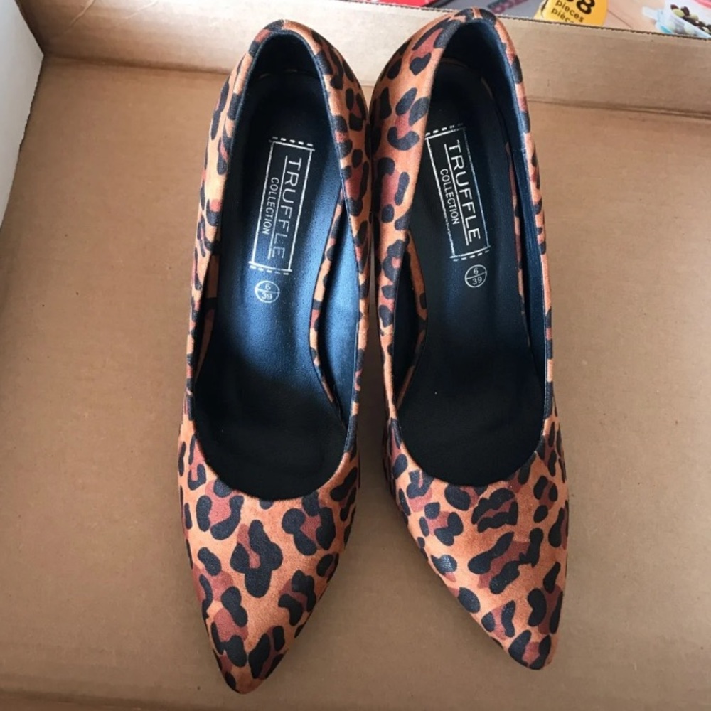 Leopard cheetah animal print heels pumps